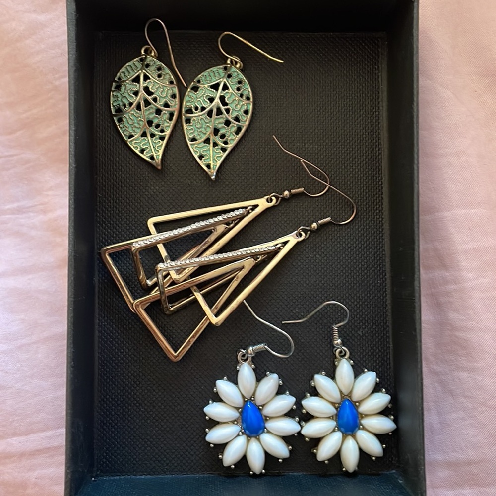 CHARMING CHARLIE earrings x3